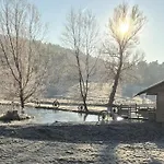 Au Bord D'un Etang 컨트리하우스
