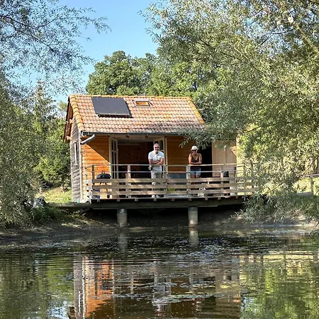 Au Bord D'un Etang Gospodarstwo wiejskie *