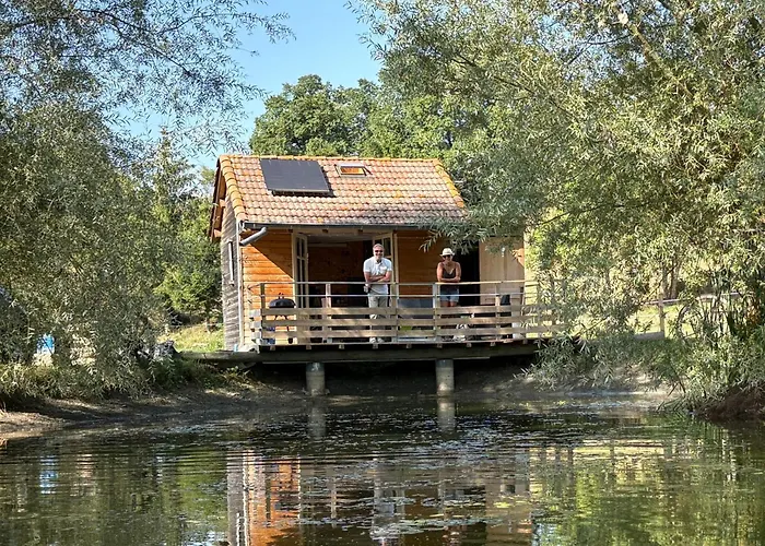 Au Bord D'un Etang Gospodarstwo wiejskie *